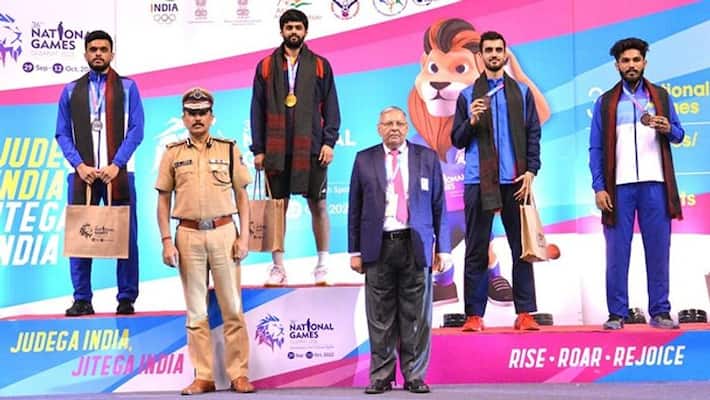 National Games 2022: Shuttlers Sai Praneeth, Aakarshi clinch men's and women's badminton singles titles snt National Games 2022: Shuttlers Sai Praneeth, Aakarshi clinch men's and women's badminton singles titles snt