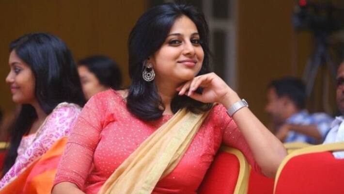 actress anna rajan locked up in a private telecom company showroom in aluva police complaint actress anna rajan locked up in a private telecom company showroom in aluva police complaint