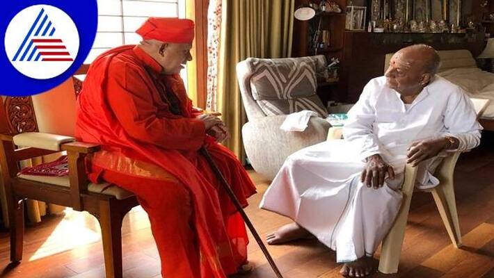 Taralabalu Shivamurthy Shivacharya Swamiji Met Former PM HD Devegowda grg Taralabalu Shivamurthy Shivacharya Swamiji Met Former PM HD Devegowda grg