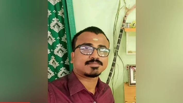 A bank manager absconded with 200 sovereign gold jewels in erode A bank manager absconded with 200 sovereign gold jewels in erode