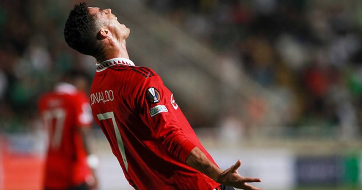 Wayne Rooney urges out-of-favour Manchester United forward Cristiano  Ronaldo to stay patient