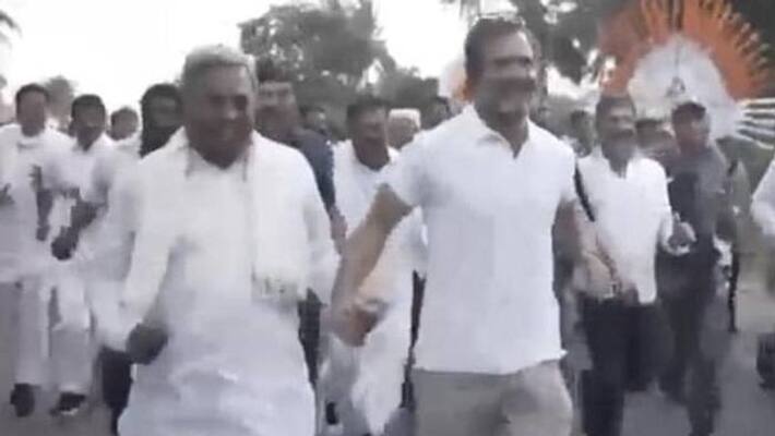 Rahul Gandhi and Siddaramaiah Run In Bharat Jodo Yatra at Karnataka Rahul Gandhi and Siddaramaiah Run In Bharat Jodo Yatra at Karnataka