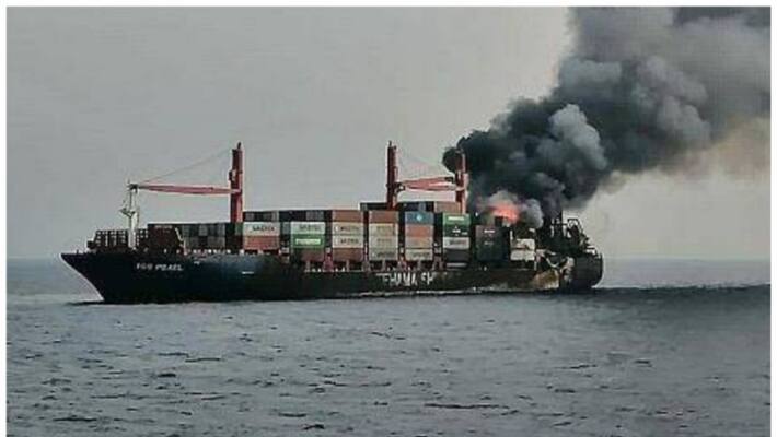 Saudi Border Guards rescue crew of ship on fire in Red Sea Saudi Border Guards rescue crew of ship on fire in Red Sea