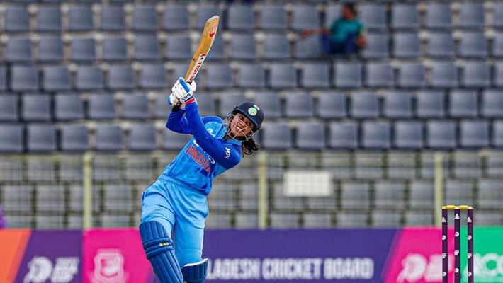 Smriti Mandhana Renuka Singh Shine India Women To Super Over Win Against Australia Women In 2nd T20I kvn Smriti Mandhana Renuka Singh Shine India Women To Super Over Win Against Australia Women In 2nd T20I kvn