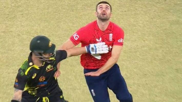 Matthew Wade clearly obstructed Mark Wood, drama in England vs Australia 1st T20I Matthew Wade clearly obstructed Mark Wood, drama in England vs Australia 1st T20I