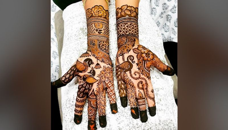 Karwa Chauth 2022: Mehendi designs along with tips and tricks for a deeper, darker colour Karwa Chauth 2022: Mehendi designs along with tips and tricks for a deeper, darker colour