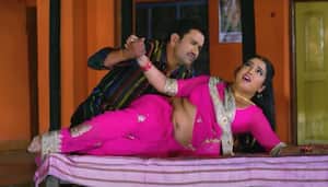 Amarpali Dubey Xxx - Bhojpuri SEXY video: Amrapali Dubey and Nirahua's HOT dance moves in  'Dhadak Jala Chhatiya' goes viral- WATCH