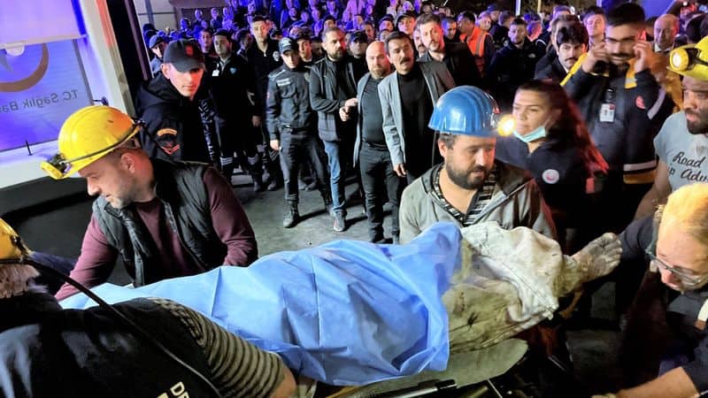 22 dead 17 injured after coal mine blast in northern t rkiye87 તુર્કીમાં કોલસાની ખાણમાં જોરદાર બ્લાસ્ટ, 900 ફૂટની ઊંડાઈમાં ફસાયા કામદારો
