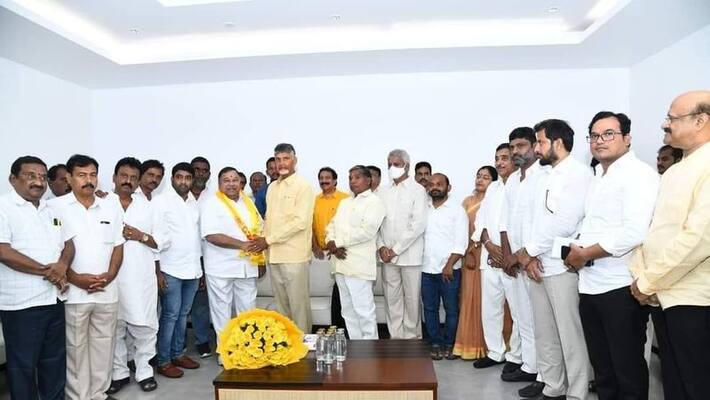 Former MLC Kasani Gnaneshwar Mudiraj joined Telugu Desam Party Former MLC Kasani Gnaneshwar Mudiraj joined Telugu Desam Party