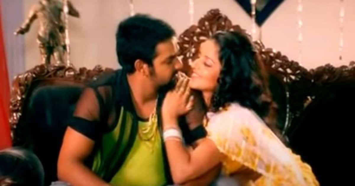 Bhojpuri SEXY video Monalisa's HOT and BOLD moves in saree will make