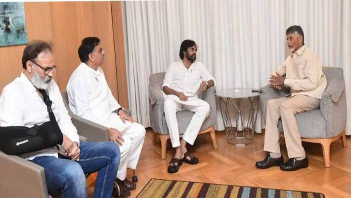 Chandrababu meets Janasena Chief Pawan Kalyan Chandrababu meets Janasena Chief Pawan Kalyan
