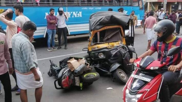 house wife killed after auto rickshaw hit private bus at malappuram house wife killed after auto rickshaw hit private bus at malappuram