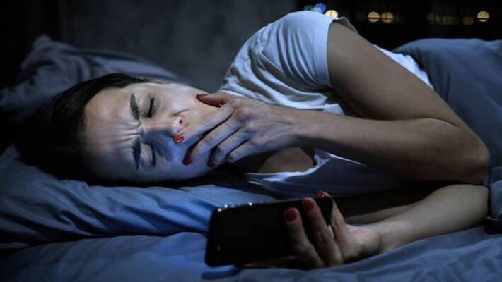 Keeping a cell phone next to you while sleeping at night can cause many health problems Keeping a cell phone next to you while sleeping at night can cause many health problems