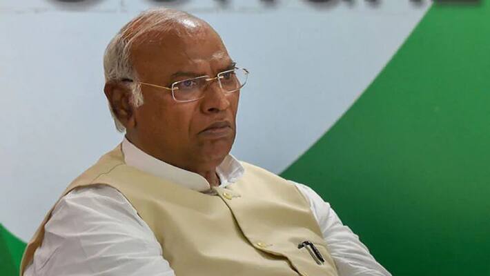 AICC Chief Mallikarjun Kharge Released observers list for Hath Se Hath Jodo Abhiyan AICC Chief Mallikarjun Kharge Released observers list for Hath Se Hath Jodo Abhiyan