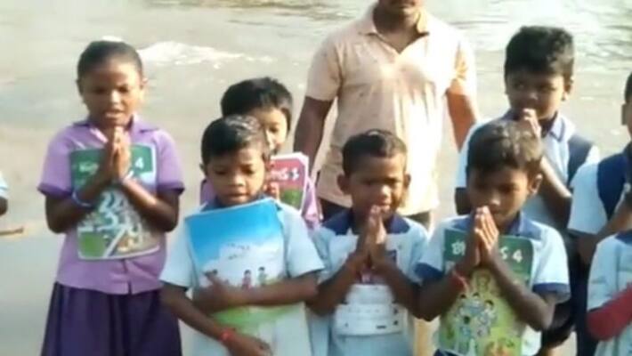 Chandrababu slams YS Jagan Over Narsipatnam Lingapuram village students protest in water for road construction Chandrababu slams YS Jagan Over Narsipatnam Lingapuram village students protest in water for road construction