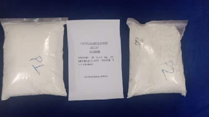 Two Zimbabweans Arrested With Heroin Worth Rs 50 Cr At Mumbai Airport Two Zimbabweans Arrested With Heroin Worth Rs 50 Cr At Mumbai Airport