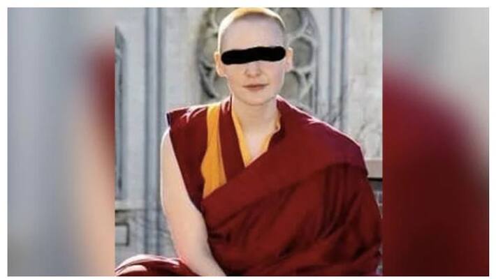 Chinese spy woman caught by police in delhi Chinese spy woman caught by police in delhi