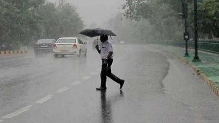 Andhra Pradesh : Heavy rain in Tirupati; Frozen life Andhra Pradesh : Heavy rain in Tirupati; Frozen life