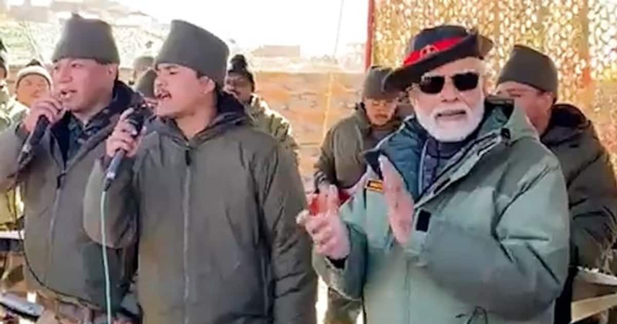 Diwali 2022 Pm Modi Joins Special Sing Along With Army Jawans At Kargil 0521