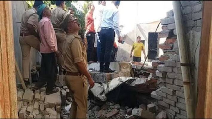 Agra two storey house collapsed due to gas cylinder explosion happiness of diwali turned into mourning due to death of young man Agra two storey house collapsed due to gas cylinder explosion happiness of diwali turned into mourning due to death of young man