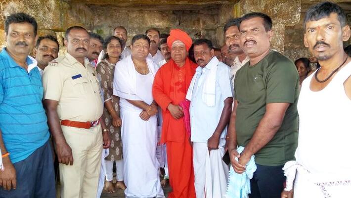 1000 Of Devotees Visits Shidlu Mallikarjuna swami Temple snr 1000 Of Devotees Visits Shidlu Mallikarjuna swami Temple snr
