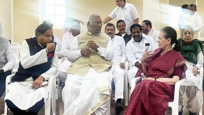 Congress President Mallikarjun kharge constitutes a 47 member steering committee in place of CWC san Congress President Mallikarjun kharge constitutes a 47 member steering committee in place of CWC san