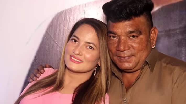 The heart of a beautiful 22-year-old girl came to the 55-year-old servant people said have fun uncle NTP The heart of a beautiful 22-year-old girl came to the 55-year-old servant people said have fun uncle NTP
