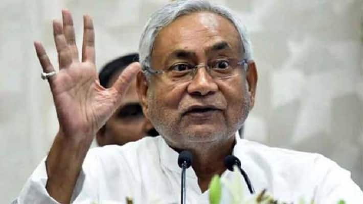 Nitish Kumar was injured in a boat accident while inspecting the ghats CM himself showed the injury uja Nitish Kumar was injured in a boat accident while inspecting the ghats CM himself showed the injury uja