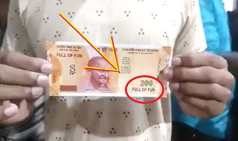 fake two hundred rupees notes dispenses from atm at uttarpradesh