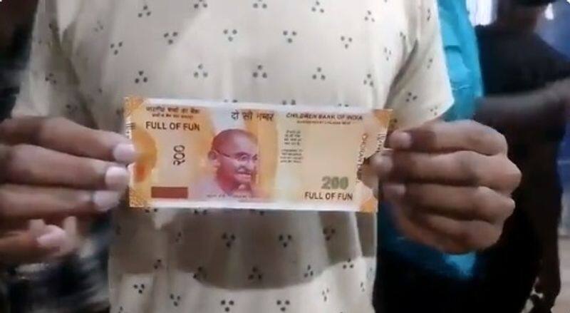 fake two hundred rupees notes dispenses from atm at uttarpradesh