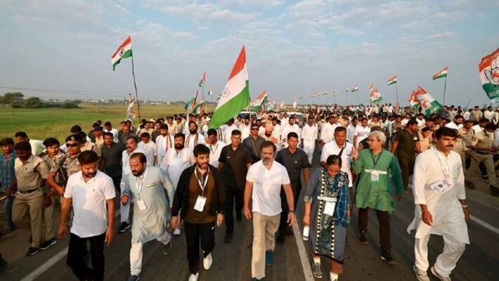 Rahul Gandhi Resume Bharat Jodo Yatra In Telangana After Three days break Rahul Gandhi Resume Bharat Jodo Yatra In Telangana After Three days break
