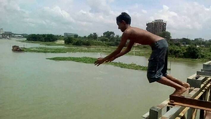 thief jumps into river and stayed hour in underwater to escape by police in Us, Florida akb thief jumps into river and stayed hour in underwater to escape by police in Us, Florida akb