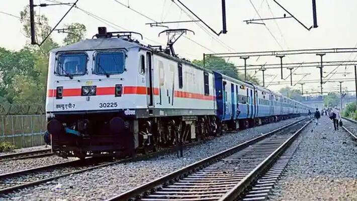 Seat reservation for women in train, Indian Railway starts new benefits to womens akb Seat reservation for women in train, Indian Railway starts new benefits to womens akb