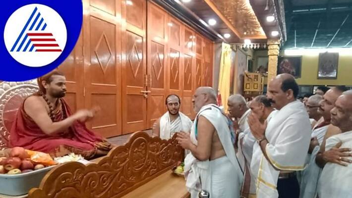 Farmers pray with Jagadguru for control of Areca disease in chikkamagaluru gow Farmers pray with Jagadguru for control of Areca disease in chikkamagaluru gow