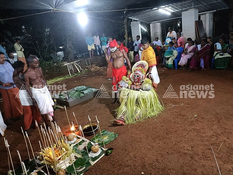 Story Of Karimchamundi Theyyam And Mappila Theyyam At Kamballur  Kottayil Tharavadu Devasthanam