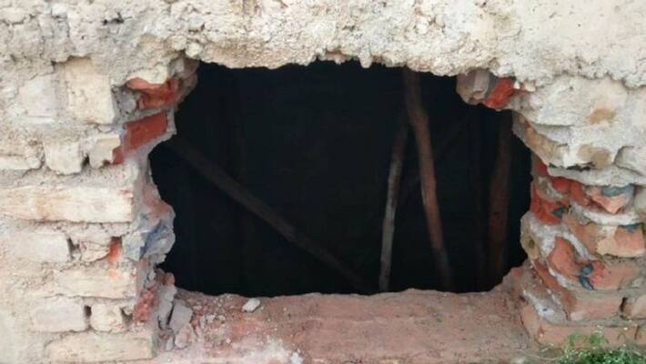 Kanpur Three dead including two brothers who came down to open shuttering of sewer tank bodies were removed by breaking wall of chamber Kanpur Three dead including two brothers who came down to open shuttering of sewer tank bodies were removed by breaking wall of chamber