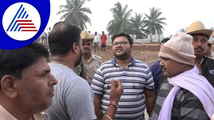 fight with officers during house clearance operation in Mandya gow fight with officers during house clearance operation in Mandya gow