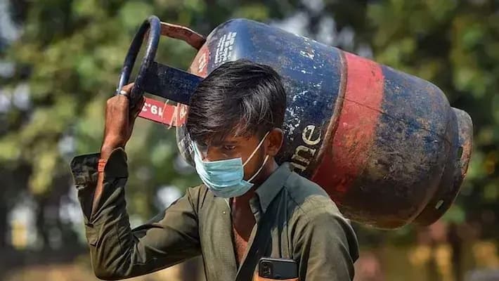Commercial LPG cylinder price increased by Rs 25; check latest rates - adt Commercial LPG cylinder price increased by Rs 25; check latest rates - adt