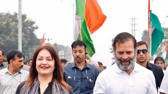 actor pooja bhatt joins rahul gandhi for bharat jodo yatra in telangana hyderabad ash actor pooja bhatt joins rahul gandhi for bharat jodo yatra in telangana hyderabad ash