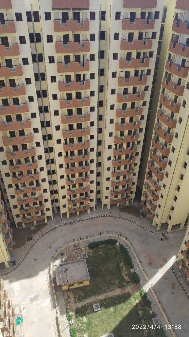Today PM Modi will dedicate 3024 newly built apartments in Delhi.