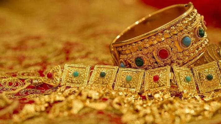 Maid steal rs. 47 lakh worth jewellery with the help of husband from employer home in mumbai Maid steal rs. 47 lakh worth jewellery with the help of husband from employer home in mumbai