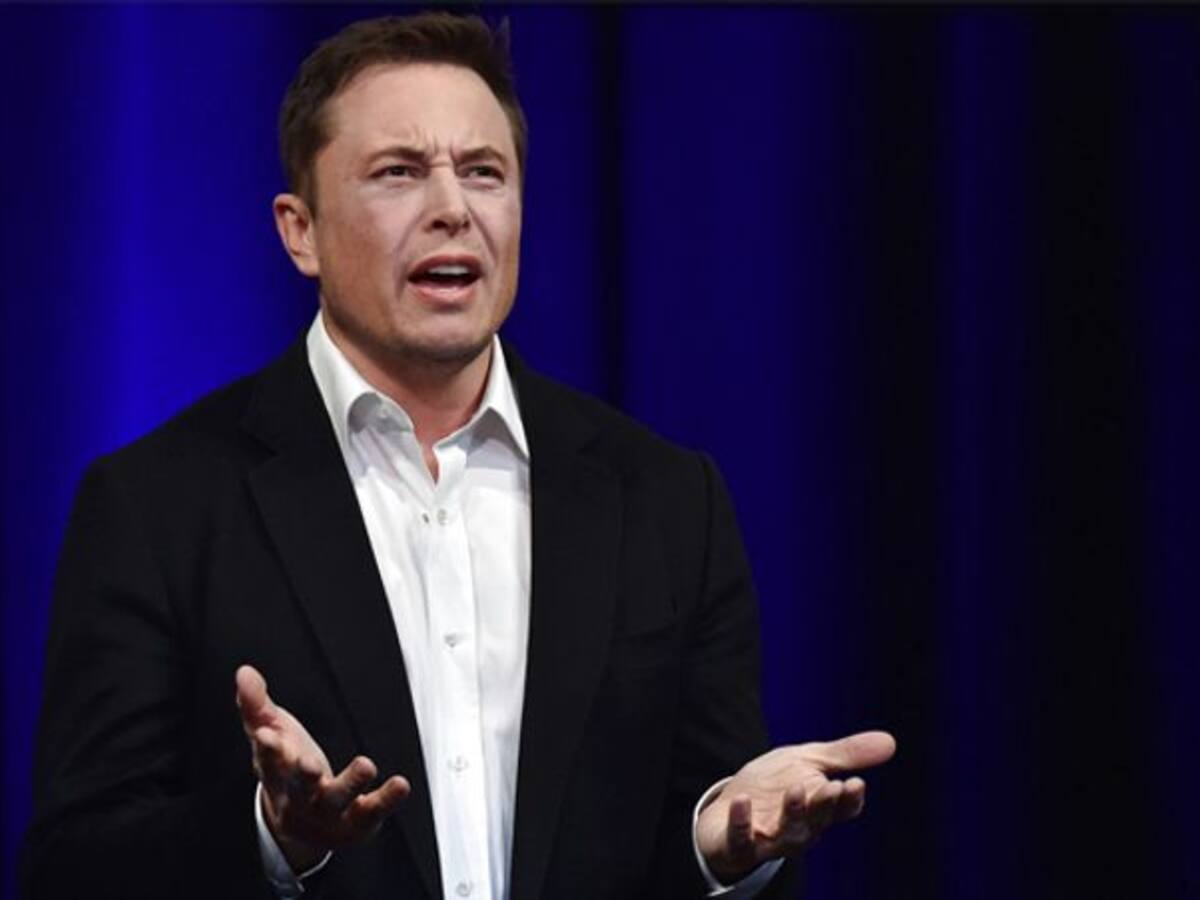 Elon Musk accuses Apple of threatening to remove Twitter from App