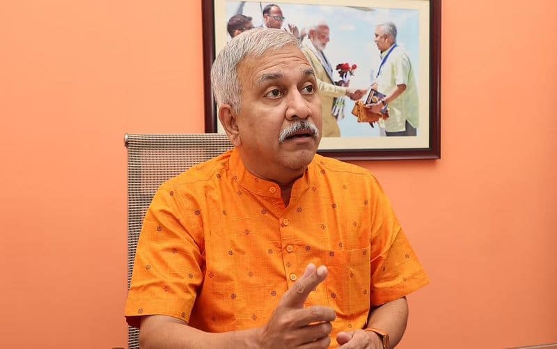 narayanan thirupathy criticizes Udayanidhi