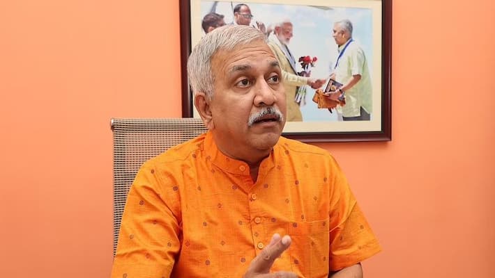 The BJP has questioned why the electricity board jobs in Tamil Nadu are being given to people from northern states The BJP has questioned why the electricity board jobs in Tamil Nadu are being given to people from northern states