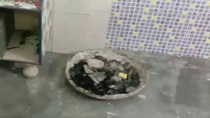 Burning of religious texts in a mosque.. Tension in Shahjahanpur, UP.. Burning of religious texts in a mosque.. Tension in Shahjahanpur, UP..