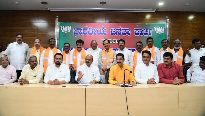 Karnataka BJP big gain, Congress Former MP Muddahanumegowda, Retired IAS Anil Kumar, Kannada film actor Shashi Kumar joined BJP, DVG Karnataka BJP big gain, Congress Former MP Muddahanumegowda, Retired IAS Anil Kumar, Kannada film actor Shashi Kumar joined BJP, DVG