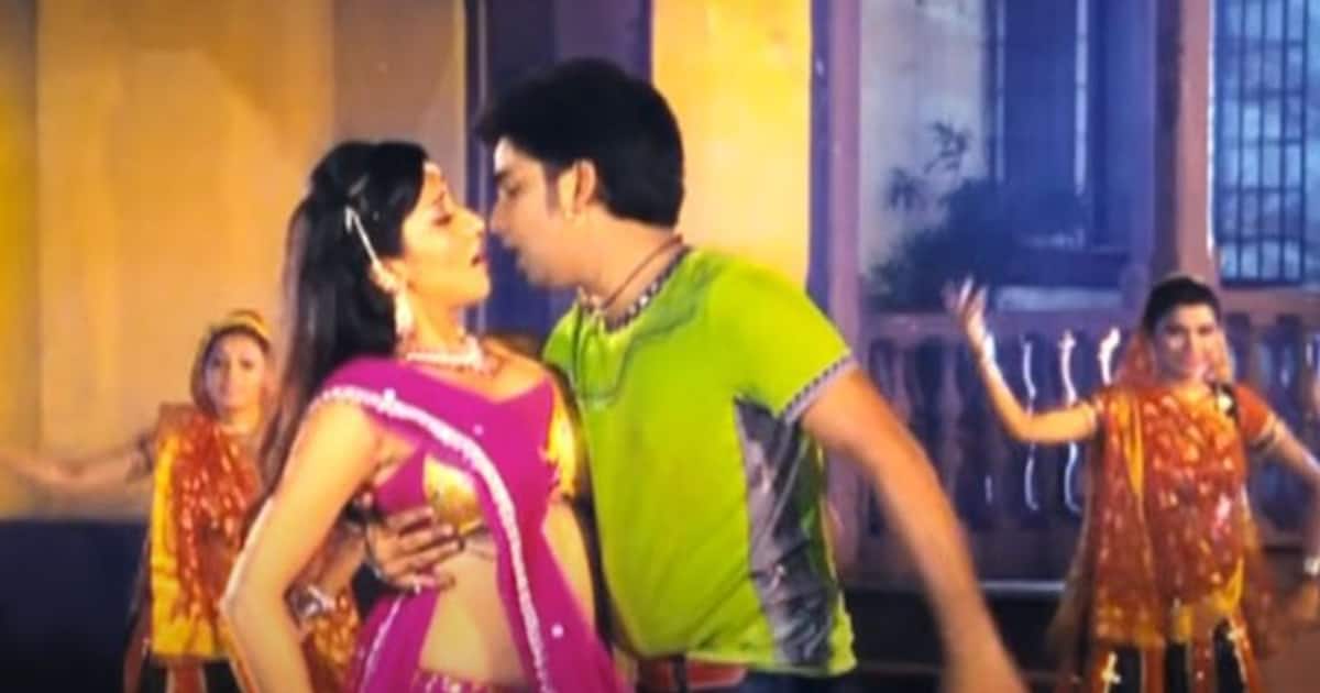 1200px x 630px - Bhojpuri sexy video: Monalisa, Pawan Singh's romantic song 'Makaiya Mein  Raja Ji' making fans go crazy- WATCH