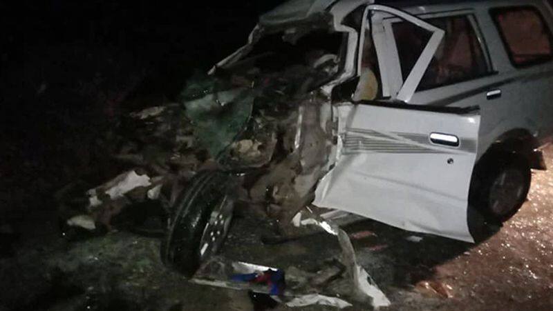 Madhya Pradesh car bus Accident...11 people Killed