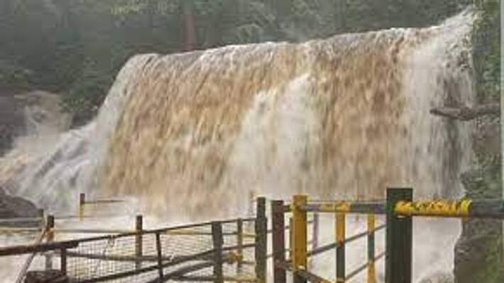 forest dept has banned bathing in the suruli waterfall due to flood forest dept has banned bathing in the suruli waterfall due to flood