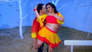 Amrapali Dubey Ki Nangi Scene Video Sex - Bhojpuri actress Amrapali Dubey, Nirahua's SEXY dance video 'Dilwa Me Hola  Gudgudi' will make you go WILD